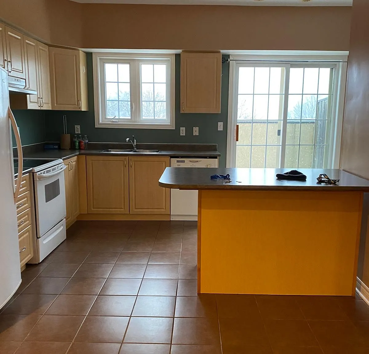 3 bed, $3,000 — Photo 2
