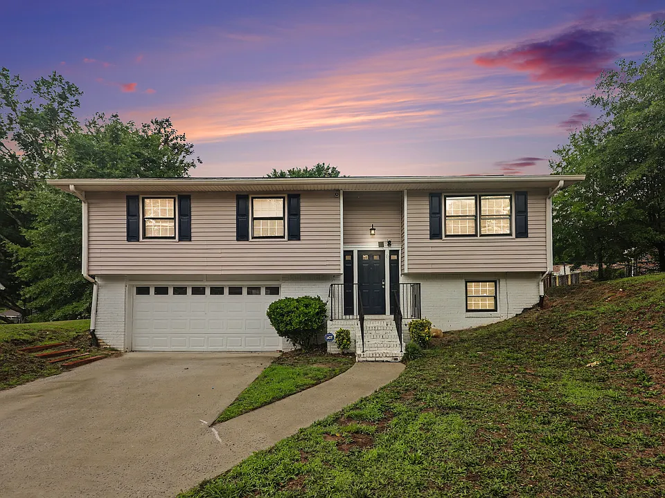 2120 Sandgate Cir