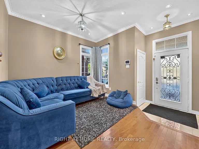 54 Boundbrook Dr — Photo 8