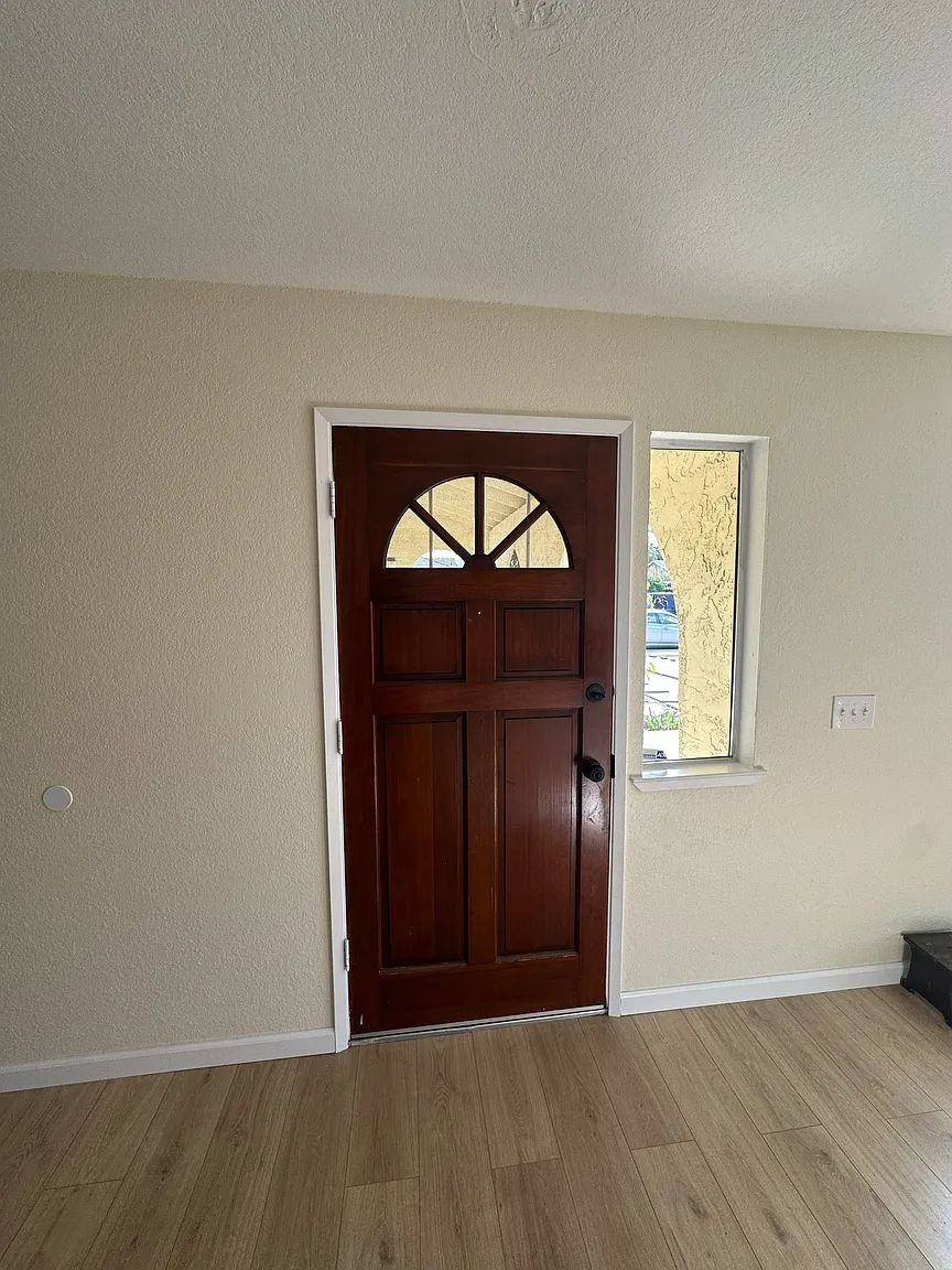 190 Lorene Dr photo 1