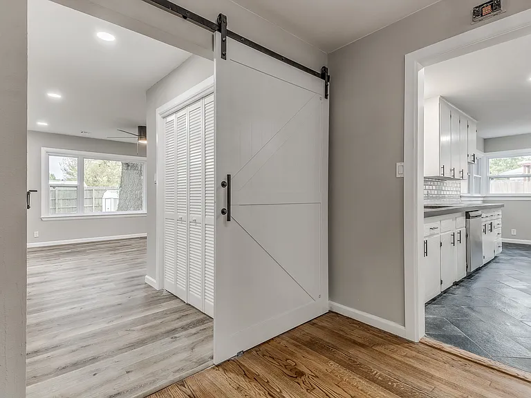 349 SE Rockwood Ave — Photo 16