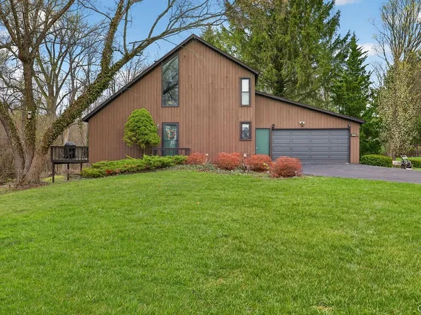 4425 Belleflower Cir, Syracuse, NY 13215