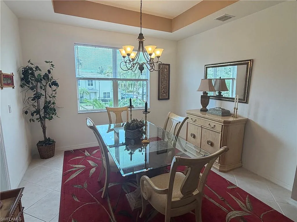 3 bed, 2.0 bath, 1939 sqft, $2,500 — Photo 2