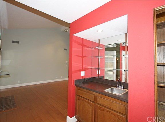 5th image of 21650 Burbank Blvd Unit 311