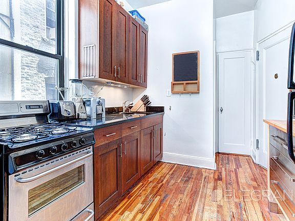 3rd image of 26 Carmine St APT 1E