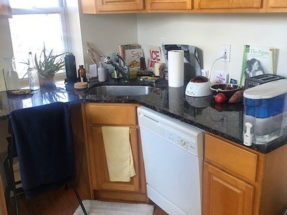 3rd image of 6 S 43rd St APT 10