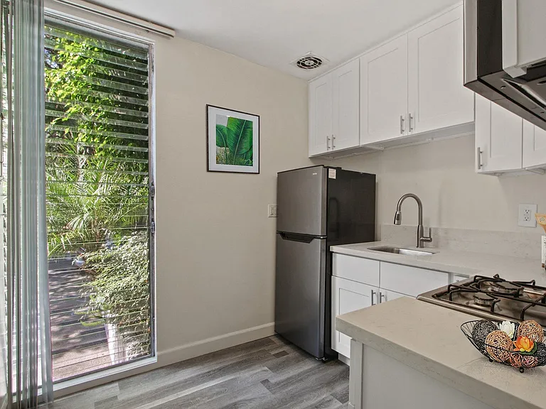 1624 Camden Ave — Photo 32