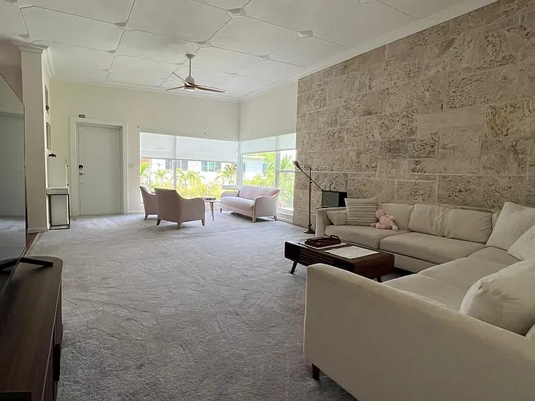 9400 E Bay Harbor Dr #3 — Photo 2
