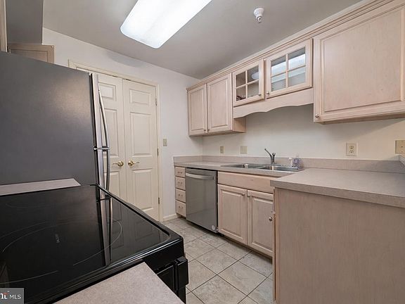 4th image of 1101 S Schumaker Dr APT 102