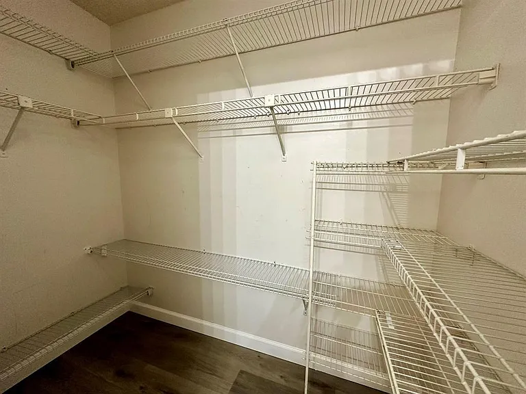 5641 Riverside Dr #306B1 — Photo 12