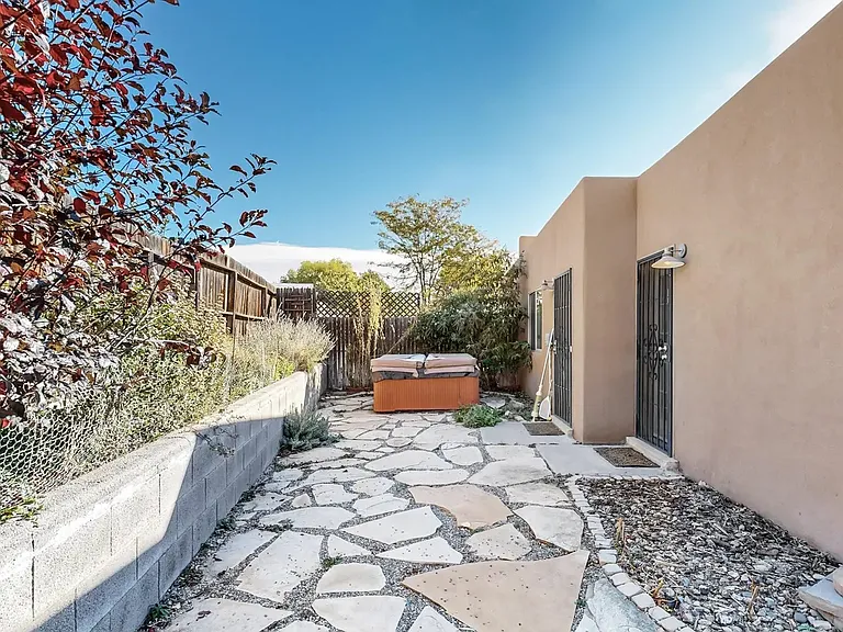 Escondida Ct — Photo 17