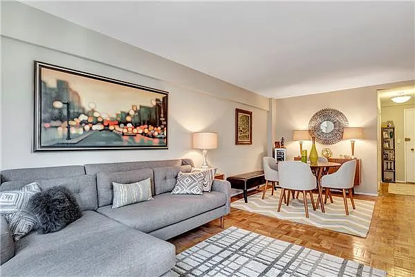 Sold by R New York | media 7