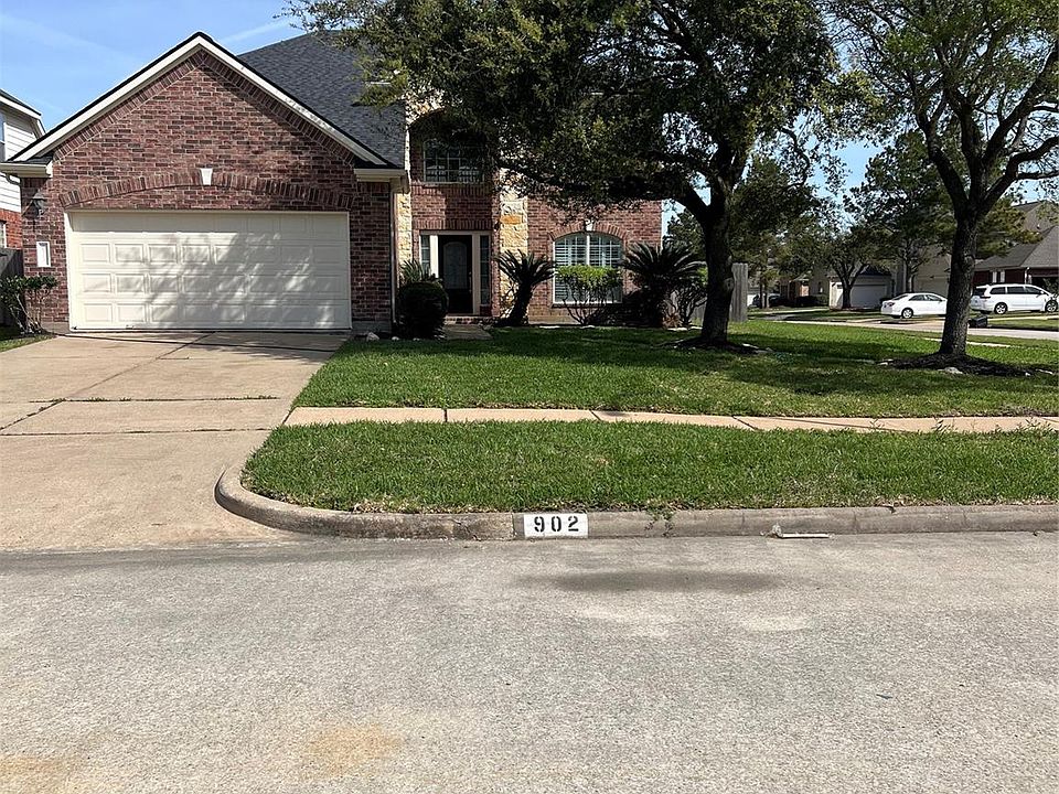 1st image of 902 Brandy St