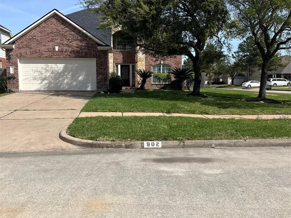 902 Brandy St, Stafford, TX 77477