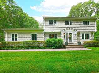 13 Everest Ct, Huntington Station, NY 11746