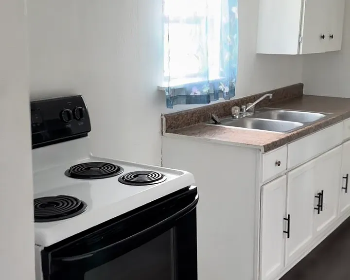 3325 S Oklahoma Ave #3 — Photo 2