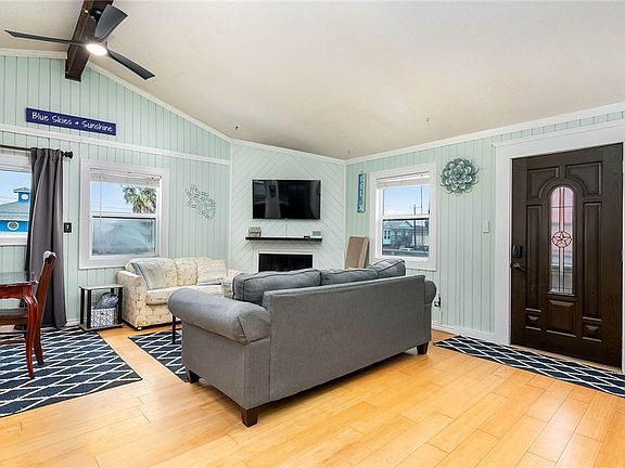 2nd image of 4006 Laguna Shores Rd