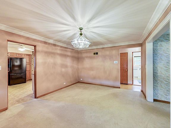 3rd image of 1046 S Stone Ave