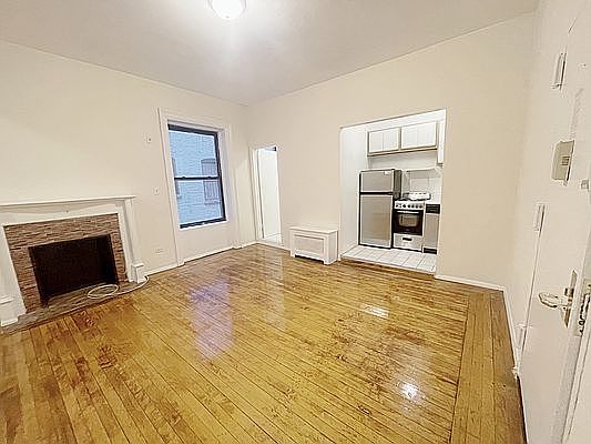 2nd image of 210 W 94th St APT 3H