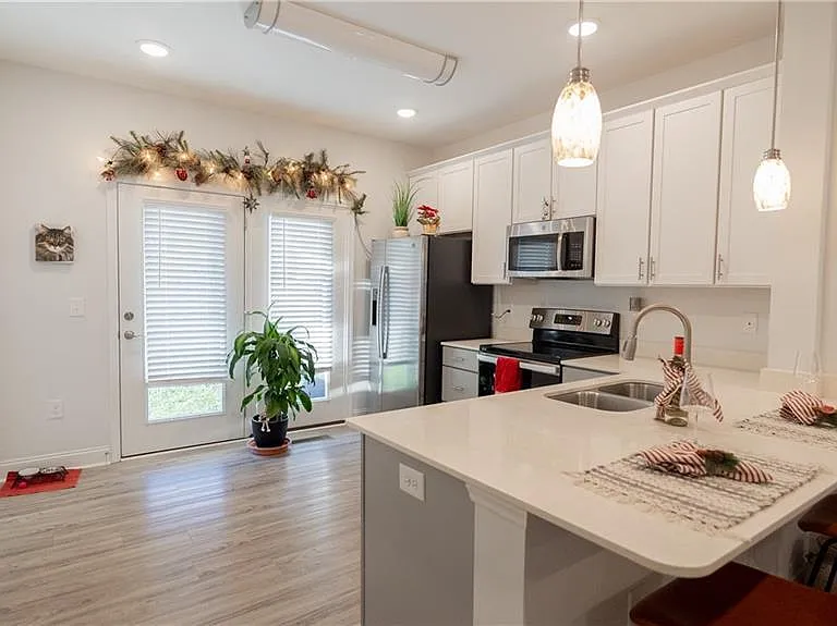609 Riverside Dr — Photo 9