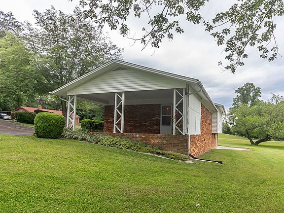 3rd image of 124 Terri Ln