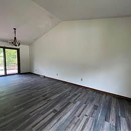 5th image of 109 Greenwood Dr