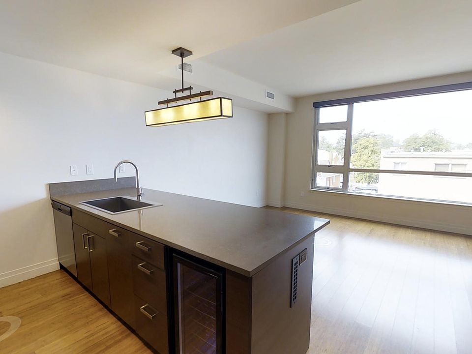 1st image of 721 E 2nd Ave #401