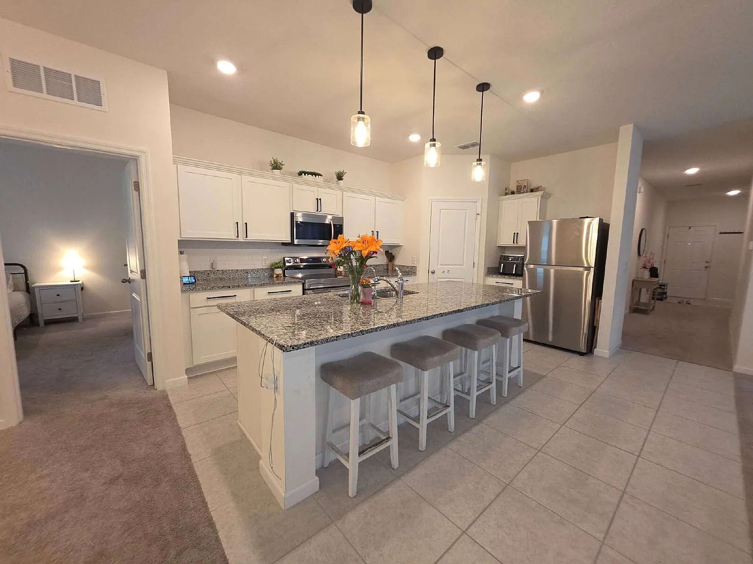 4 bed, 2.0 bath, 1932 sqft, $2,595 — Photo 4