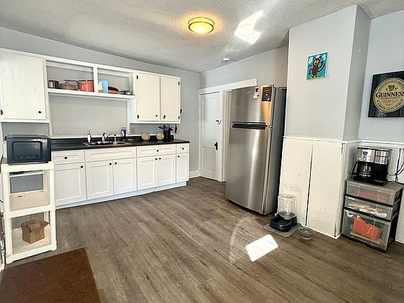 4th image of 47-49 Blackberry St #49E