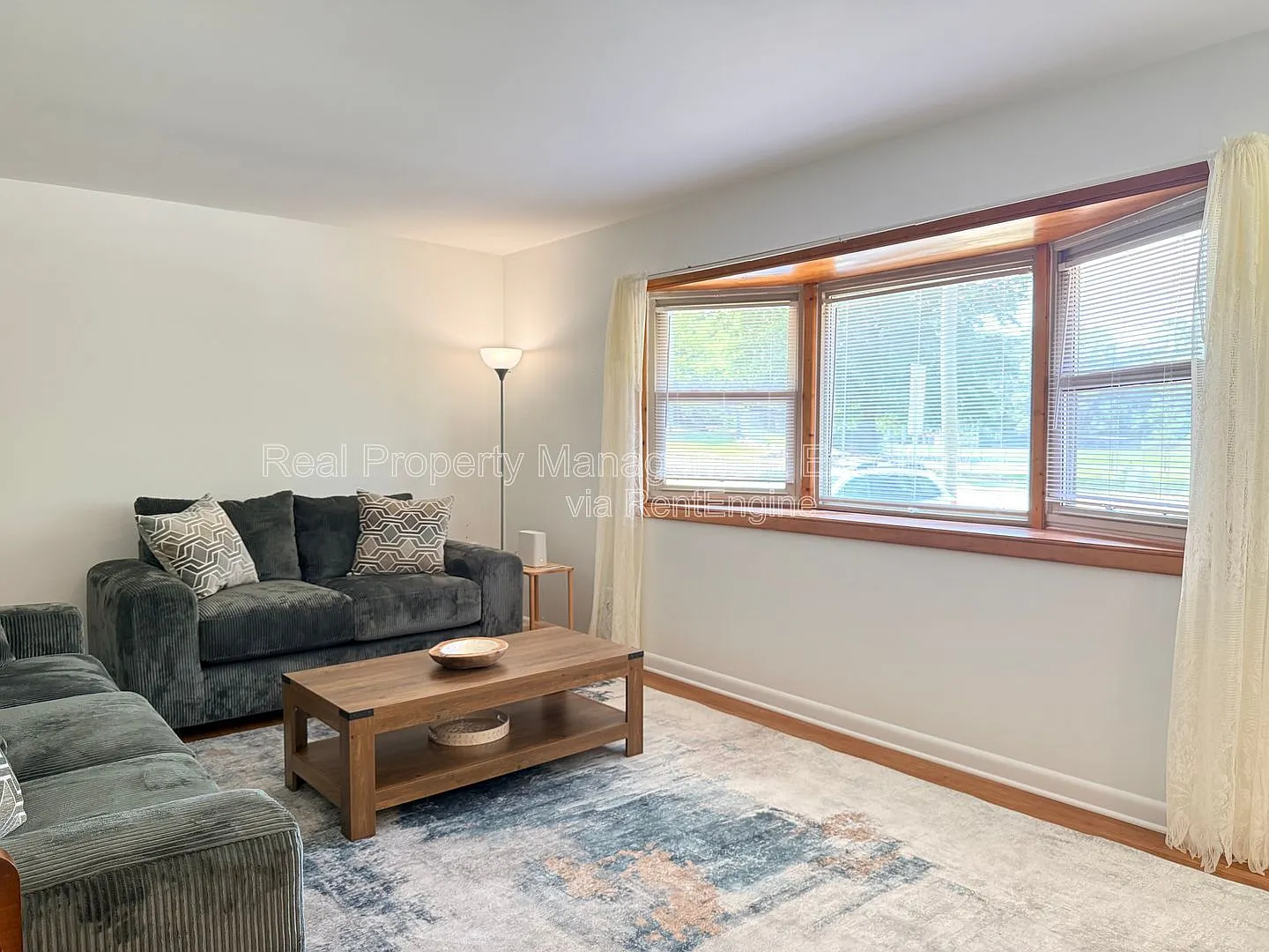 3 bed, 2.0 bath, 1331 sqft, $2,910 — Photo 4