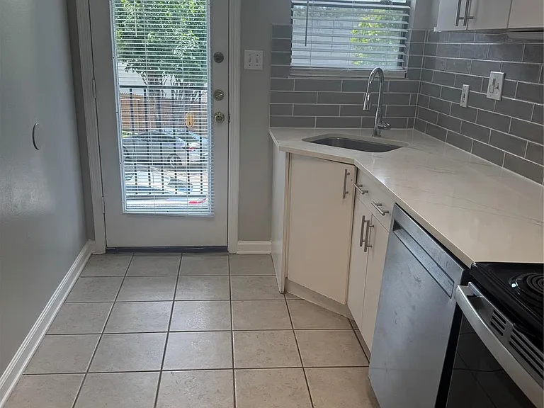 4007 Bute St #4 — Photo 7