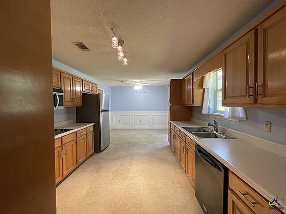 3rd image of 105 Houston Dr