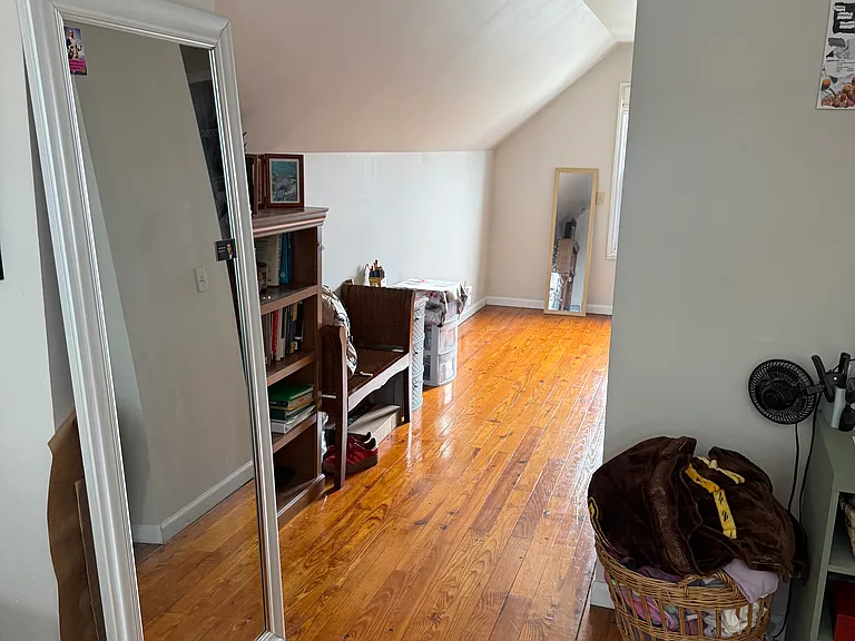Bedroom 3 hallway / storage