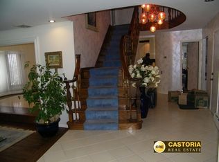 18 38th Dr, Douglaston, NY 11363