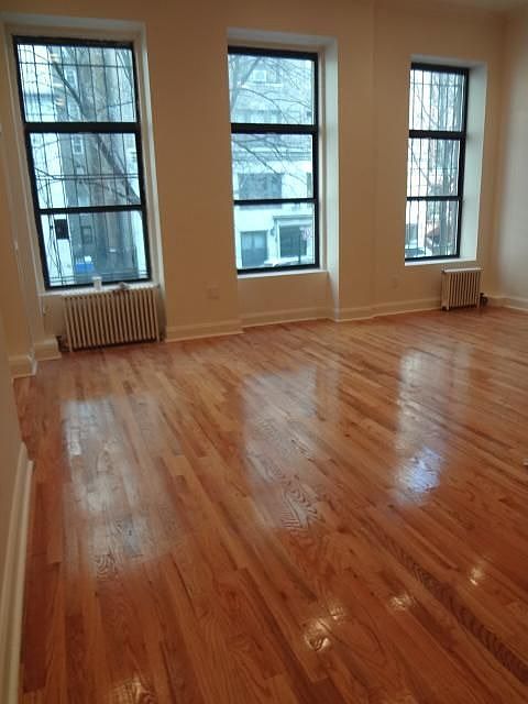 1st image of 26 W 77th St