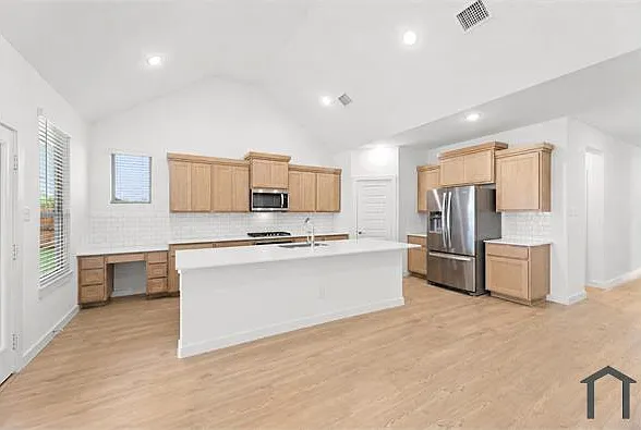 2020 Stonebrook St — Photo 6