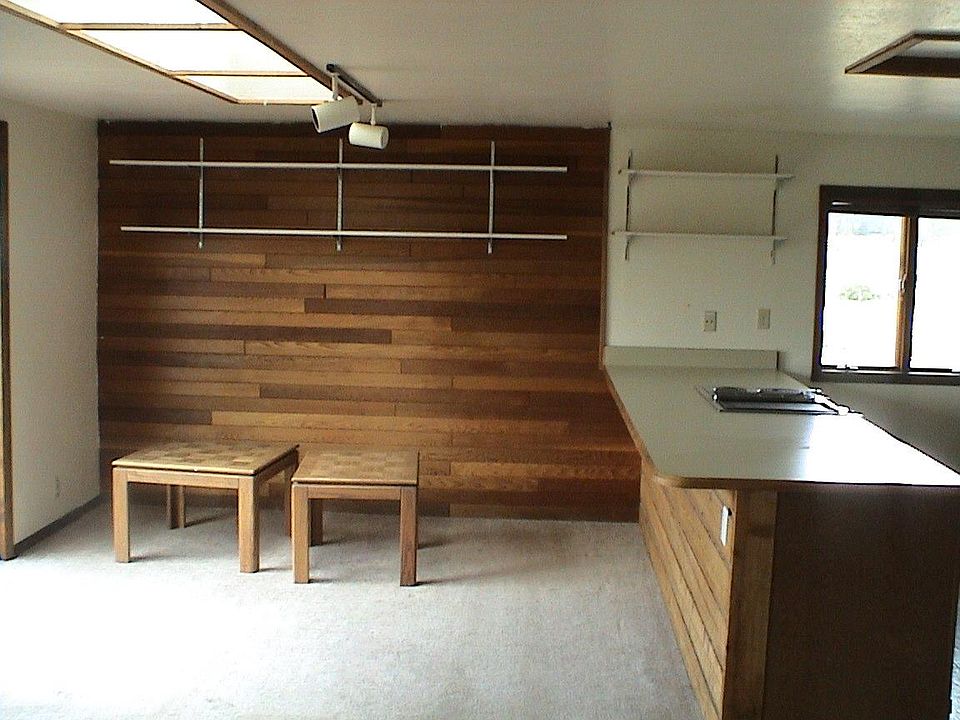 2nd image of 120 EISENHOWER
