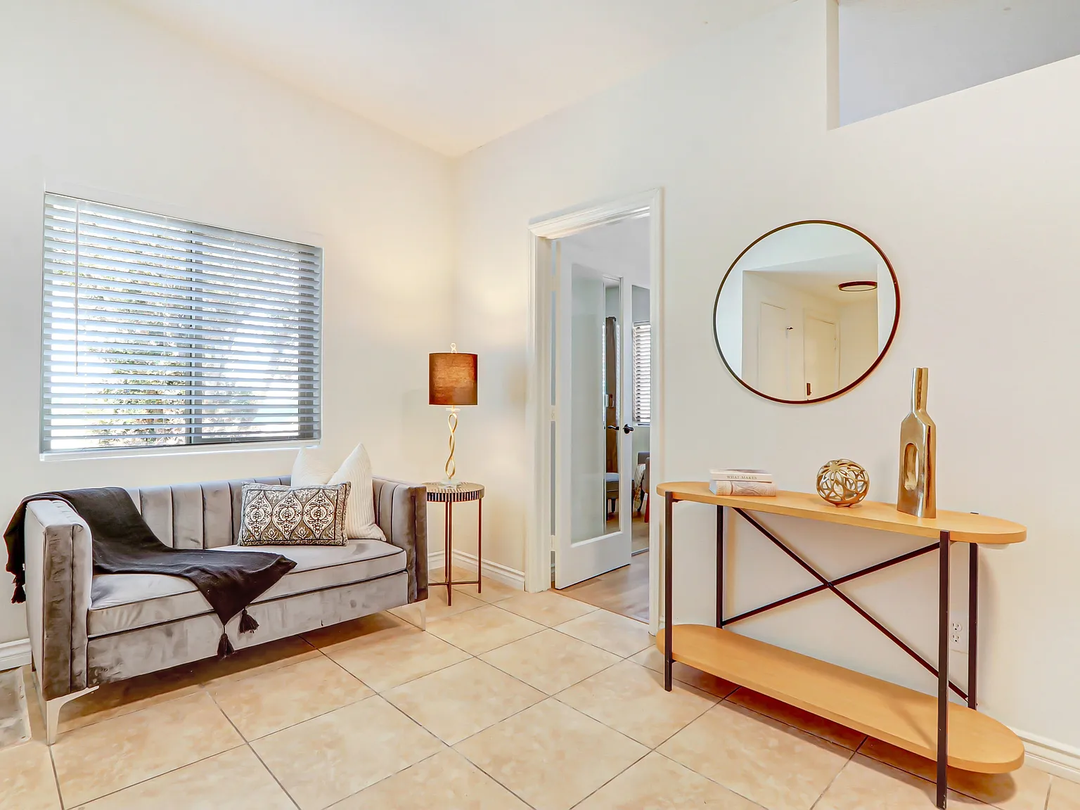 Studio, 500 sqft, $1,595 — Photo 2
