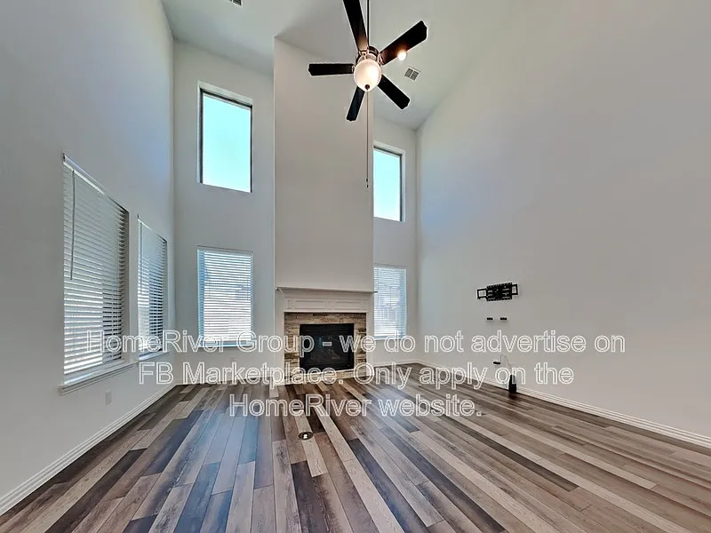 4 bed, 4.0 bath, 2679 sqft, $2,900 — Photo 2