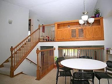 3rd image of 825 Sartell Ct