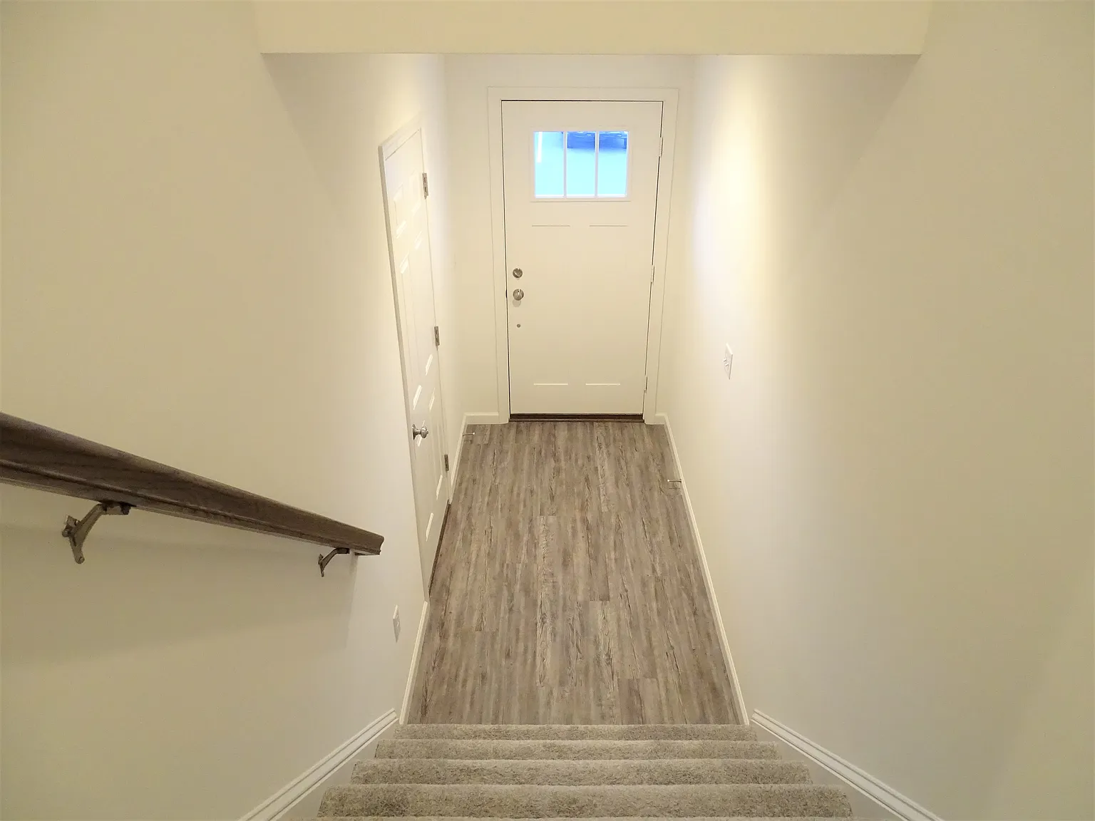 3 bed, 2.5 bath, $2,050 — Photo 2