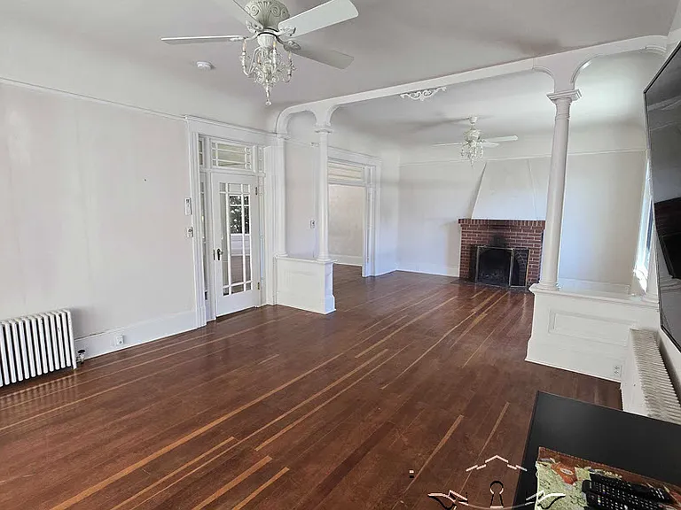210 N Auburn St — Photo 5