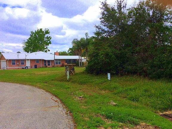 3rd image of 125 Orange Dr E