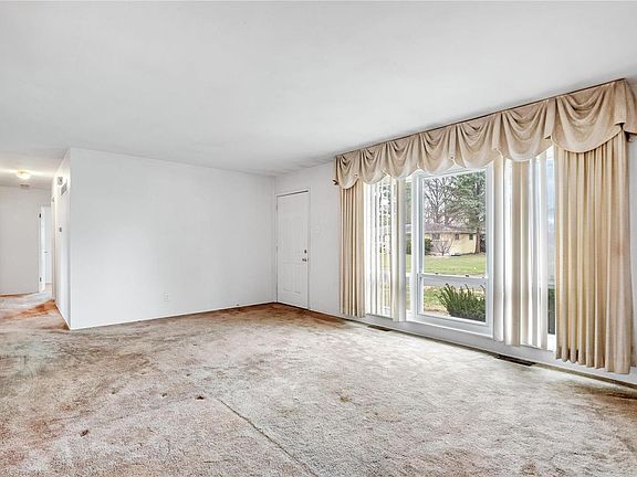 4th image of 115 Francisca Dr