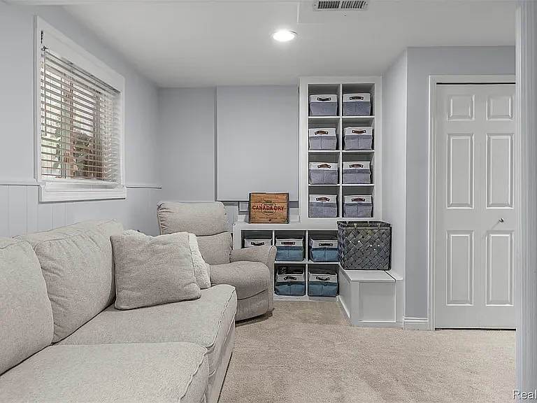520 Byron St — Photo 37