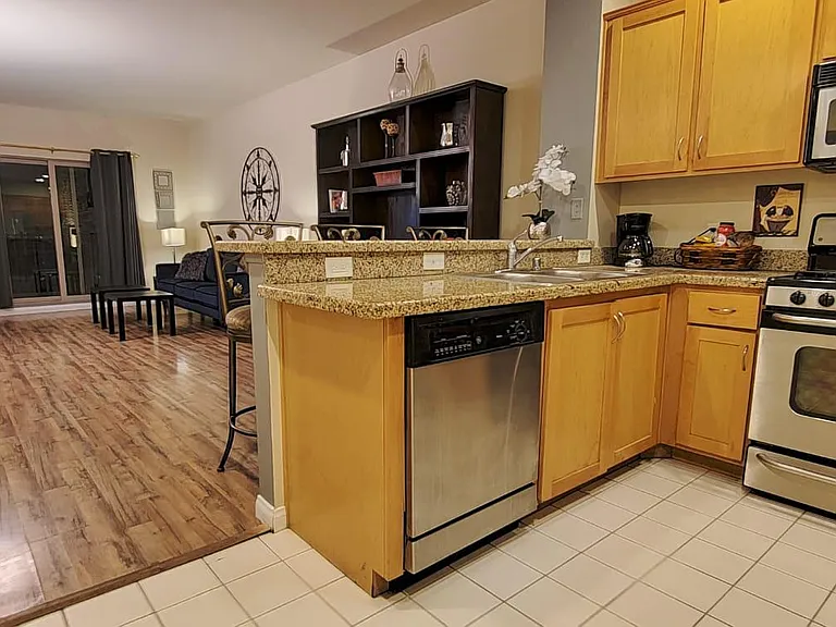450 J St #4111 — Photo 12
