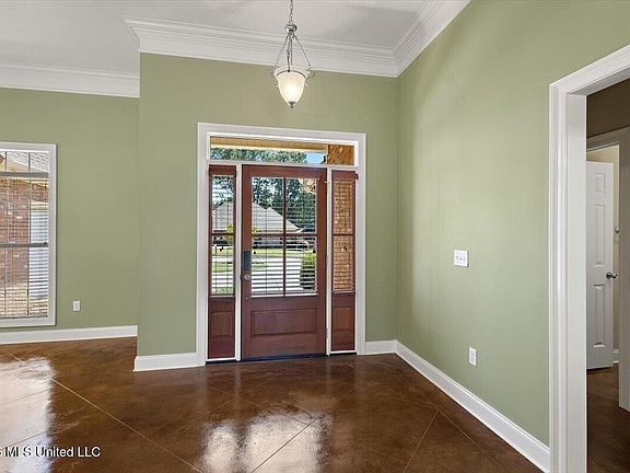 5th image of 728 Woodrun Dr