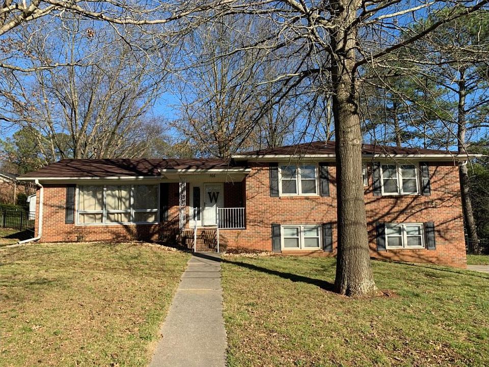 1st image of 706 Killarney Dr NW