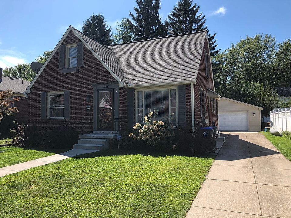 1st image of 928 Oakmont Ave