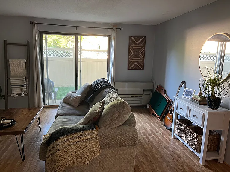 5 Village Hill Ln — Photo 2